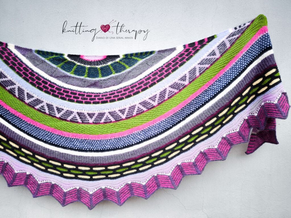 Fantastitch Shawl - Stephen West: scialle lavorato senza fare il campione.